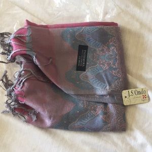 Women’s pashmina scarf